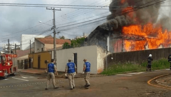 Pessoa morre durante incêndio em Ponta Grossa