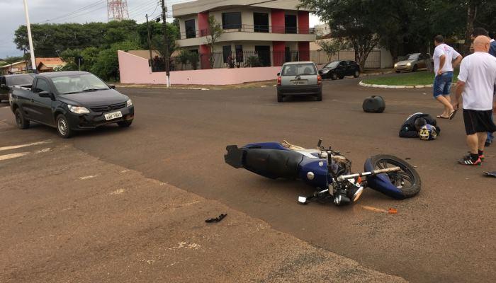 Laranjeiras - Moto e camionete colidem na esquina da OAB