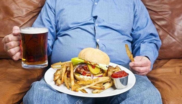 Comer fast-food influencia nível de angústia mental