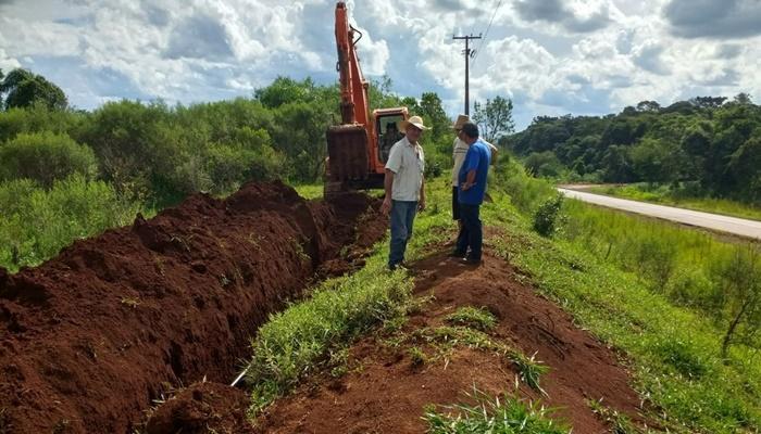 Rio Bonito - Em parceria com a Sanepar, Prefeitura inicia abertura de valas para resolver problema da água em comunidade 