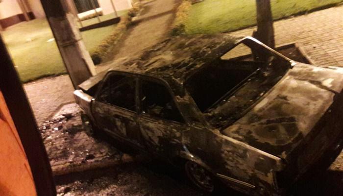 Ibema - Veículo é destruído pelas chamas