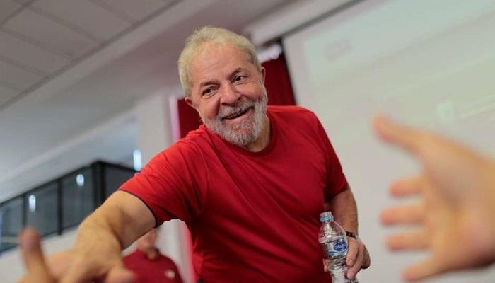 PT ignora decisão e lança Lula pré-candidato à Presidência
