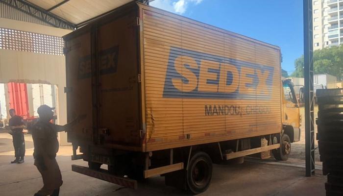 Produtos irregulares são apreendidos em caminhão do Sedex no norte do Paraná