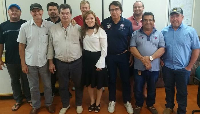 Rio Bonito - Deputada visita município e trata de assuntos administrativos com o prefeito e correligionários