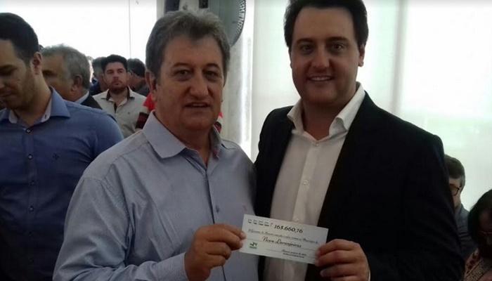 Nova Laranjeiras - Deputado Ratinho Junior acompanhou o Prefeito José Lineu no recebimento dos mais de 165 mil reais para o município