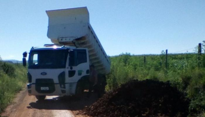 Pinhão - Secretaria de Infraestrutura e Viação intensifica manutenção das estradas rurais da região de Santa Cruz e São Roque