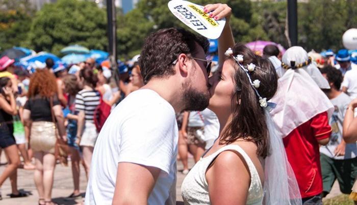 No carnaval, tenha cuidado com a mononucleose, ou doença do beijo