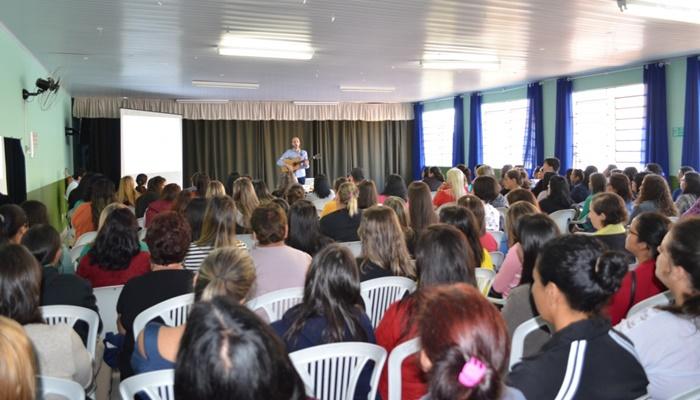 Pinhão - Secretaria de Educação realiza encontro de formação pedagógica para professores da rede municipal de ensino