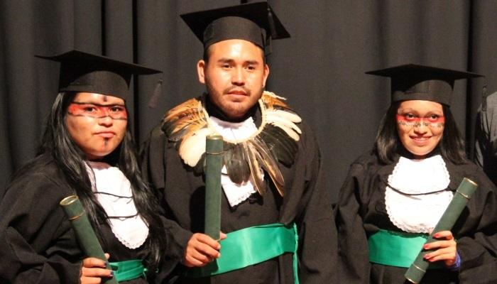 Laranjeiras - UFFS outorga grau a primeiros acadêmicos indígenas