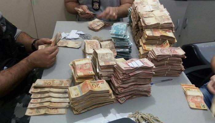 Policia encontra mais de 500 mil enterrado em fossa no Paraná