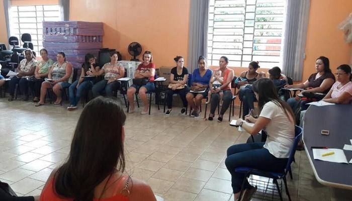 Rio Bonito - Assistência Social promove encontro com Clubes de Mães sobre atividades e Dia Internacional da Mulher