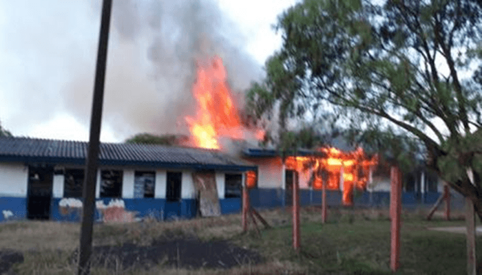 Candói - Escola pega fogo