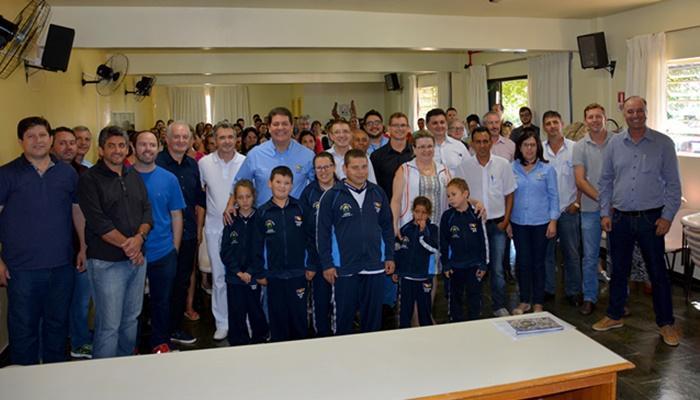 Laranjeiras - Prefeitura entrega uniforme escolar para os alunos da APAE