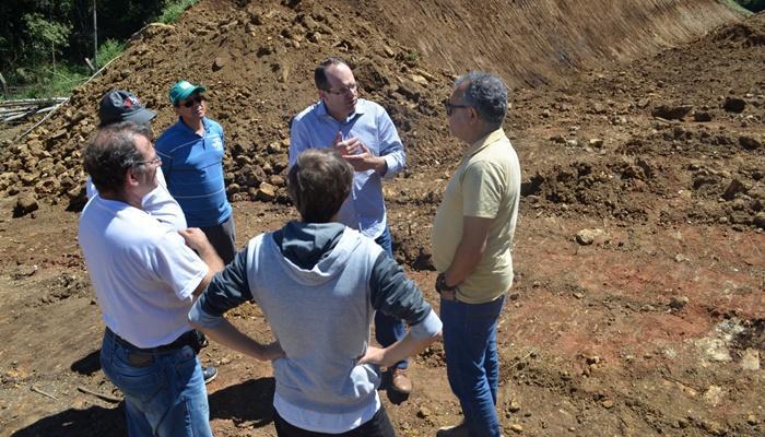 Pinhão - Chefe regional da SEMA e técnico do IAP fazem visita técnica ao aterro sanitário e aprovam ações desenvolvidas pela atual gestão