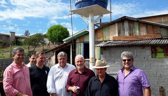 Guaraniaçu - Diretores da Sanepar visitam famílias contempladas com o Programa Caixa de Água