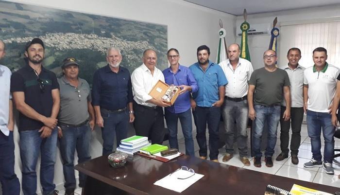 Guaraniaçu - Deputado Schiavinato visita o município