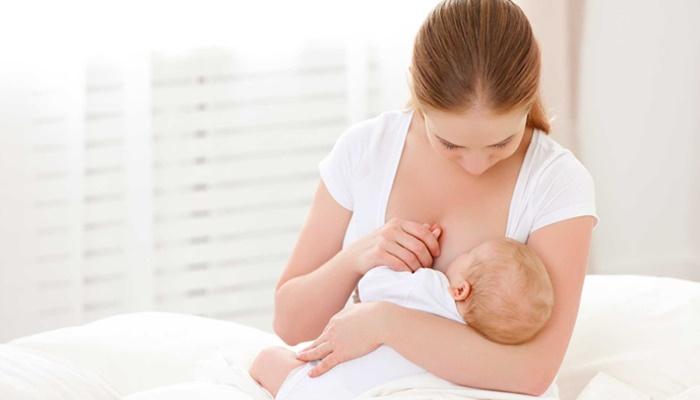 Prolongar a amamentação previne doenças respiratórias no bebê