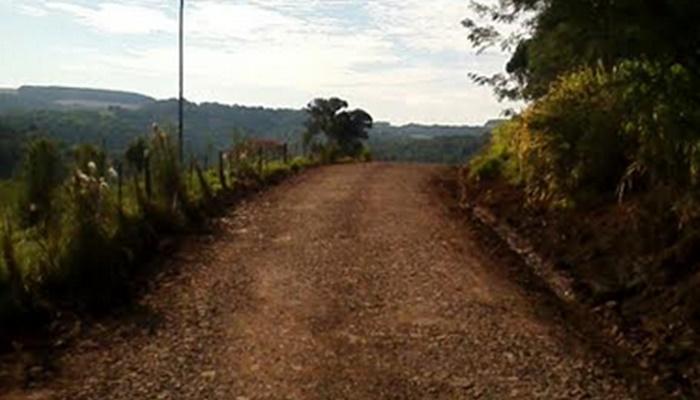 Campo Bonito - Prefeitura faz recuperação e manutenção de estradas rurais