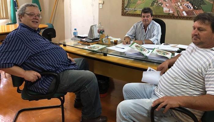 Rio Bonito - Assessor especial de assuntos fundiários se reúne com o prefeito
