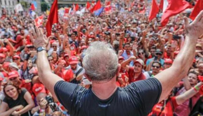 ‘Estou viajando para preparar um plano de governo que não seja teórico e sim prático’, diz Lula
