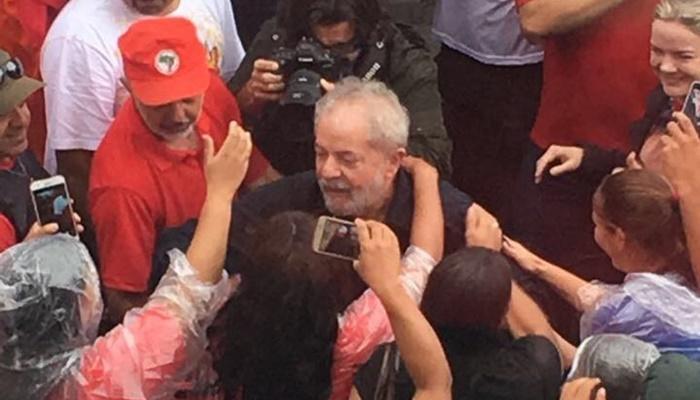 Quedas - Ex presidente Lula chega no município
