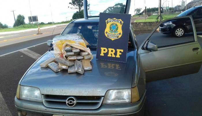 Catanduvas - PRF apreende 42 kg de maconha e um revólver calibre 38 na BR 277