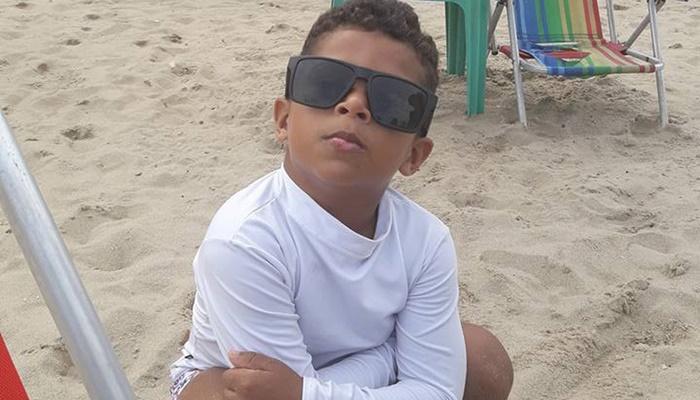 Garoto de cinco anos morre engasgado com pirulito 