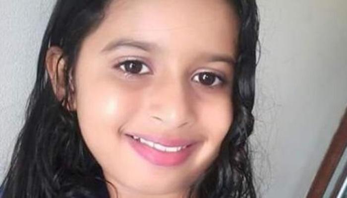 Menina de 8 anos morre e colega fica ferida ao serem atingidas por caminhão