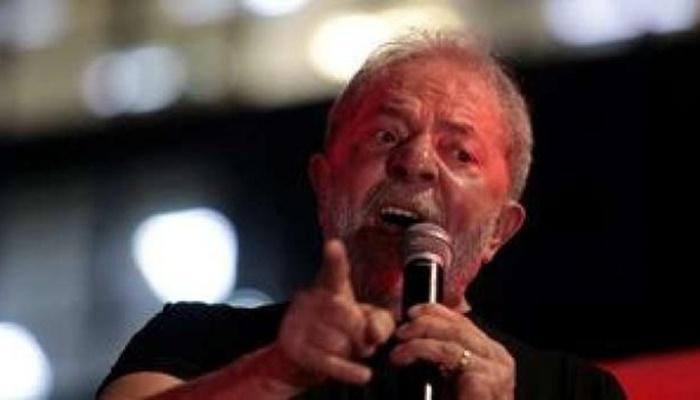 Lula decide se entregar à Polícia Federal