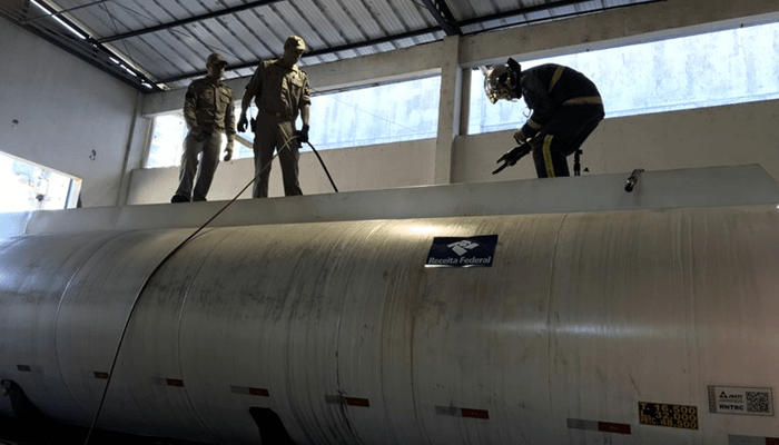 PRF e Receita Federal apreendem 1,8 tonelada de cocaína no Paraná