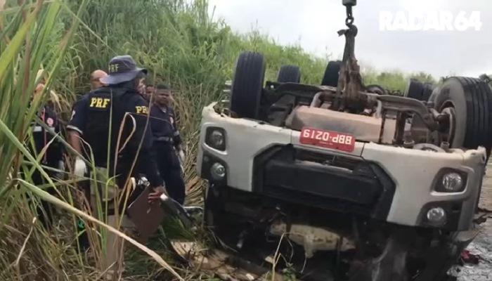 Candói - Caminhoneiro se envolve em acidente na Bahia e um morre