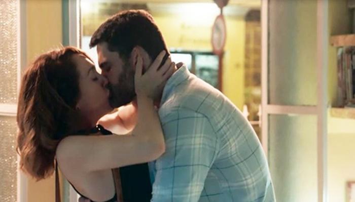 'Malhação': Rafael rouba beijo de Gabriela