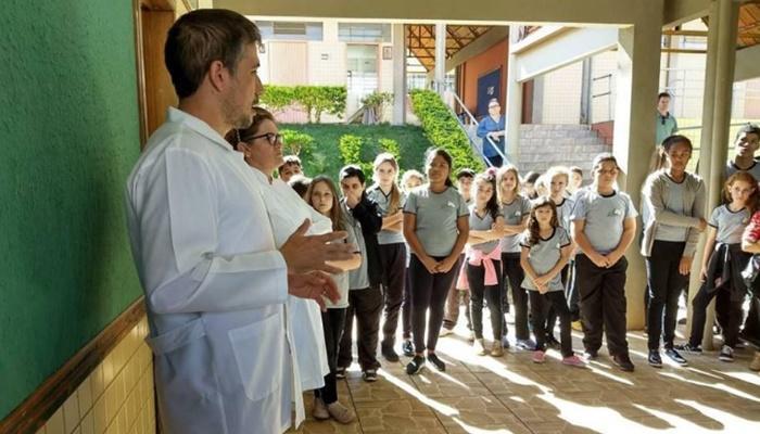 Nova Laranjeiras - Secretaria de Saúde Juntamente com Secretaria de Educação promovem ações de Saúde Bucal no Programa Saúde na Escola 