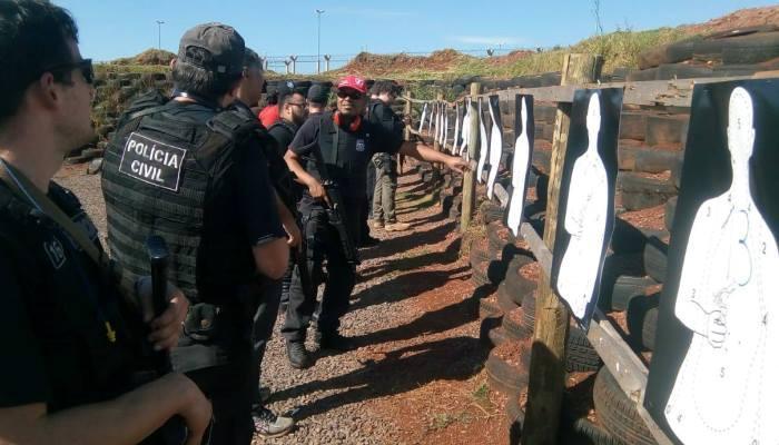Quedas - Policiais Civis participam de capacitação para uso de fuzil