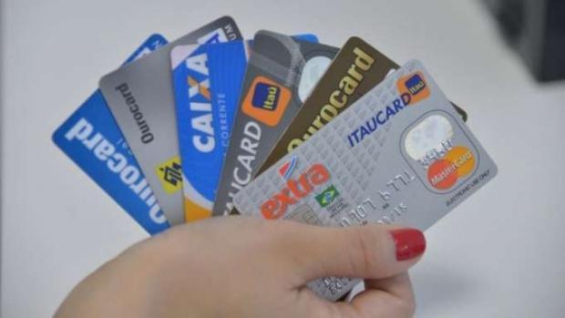 CMN padroniza juros para clientes que não pagam rotativo do cartão