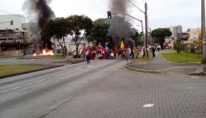 Acampamento do PT em Curitiba é alvo de tiros