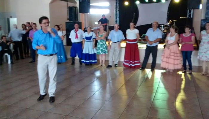 Campo Bonito - Prefeitura promove baile da melhor idade