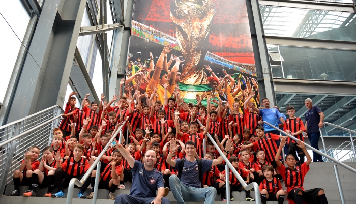 Laranjeiras - Alunos da Escola do Furacão visitam Arena em Curitiba