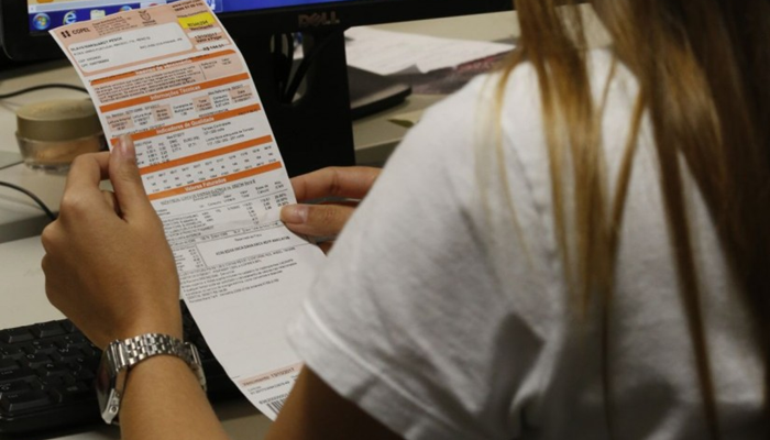 Consumidor já pode pagar conta de luz em lotéricas