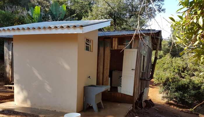 Guaraniaçu - Mais famílias recebem módulos sanitários
