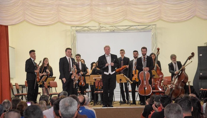 Catanduvas - Pela primeira vez município recebe orquestra de Câmara do Oeste do Paraná