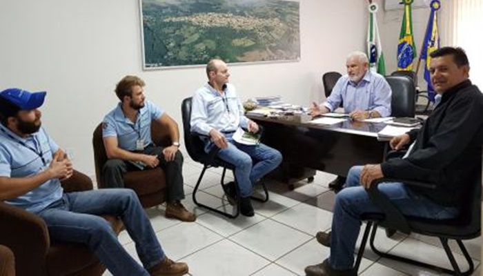 Guaraniaçu - Representantes da Emater apresentam plano de trabalho para prefeito Osmário
