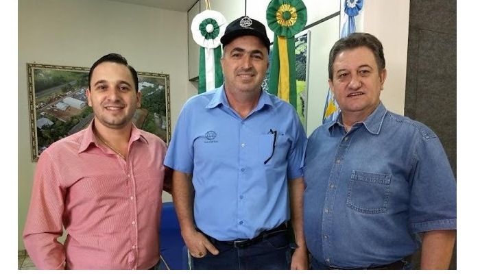 Nova Laranjeiras - Prefeito recebe responsável pela sustentabilidade da produção do bicho da seda