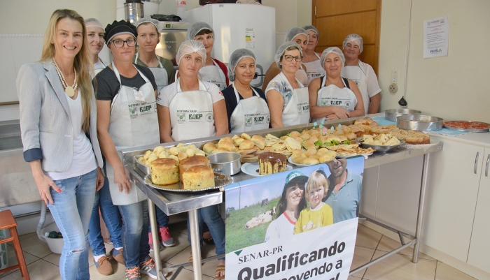Laranjeiras - Prefeitura, Senar e Sindicato Rural promovem curso de panificação