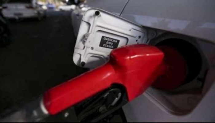 Ministros e Petrobras discutem alta no preço dos combustíveis
