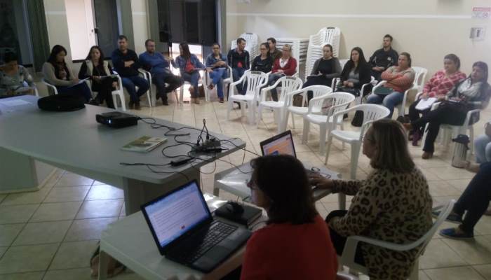 Rio Bonito - Secretaria de Educação promove encontro para definir participação no III CONAE