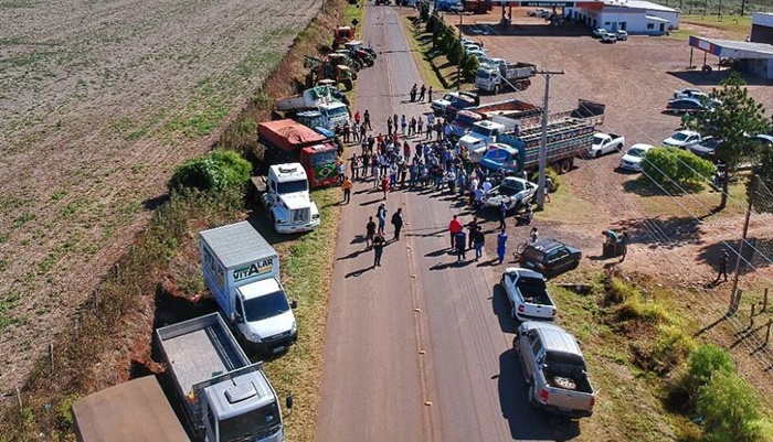 Reserva do Iguaçu - Em apoio aos caminhoneiros, empresários fazem manifesto as margens da Rodovia Sinval Araújo