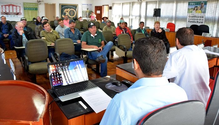 Laranjeiras - Produtores participam de reunião técnica do CMDR