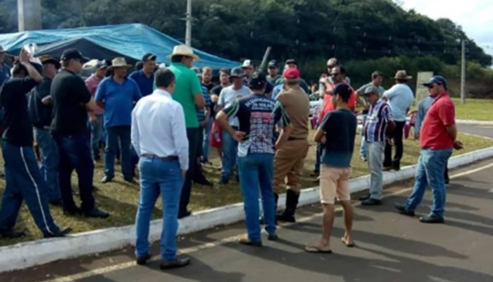 Quedas - PRE é aplaudida por manifestantes