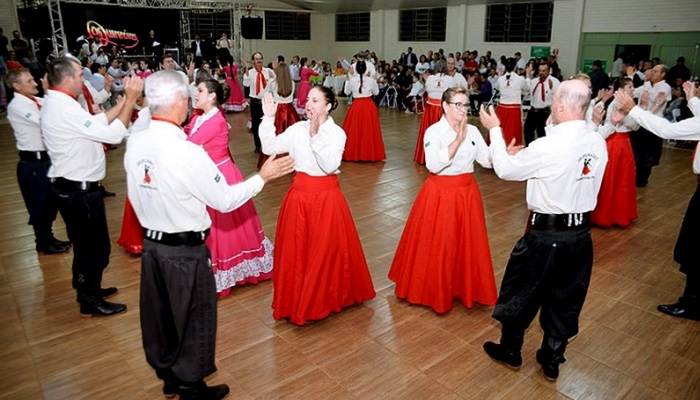Catanduvas - Baile de formatura encerra curso de danças. Veja fotos